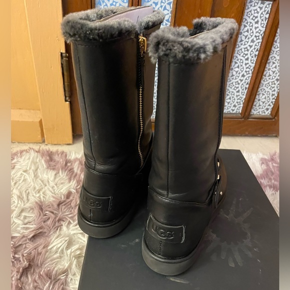 Ugg classic berge black short all leather boots - Picture 7 of 9